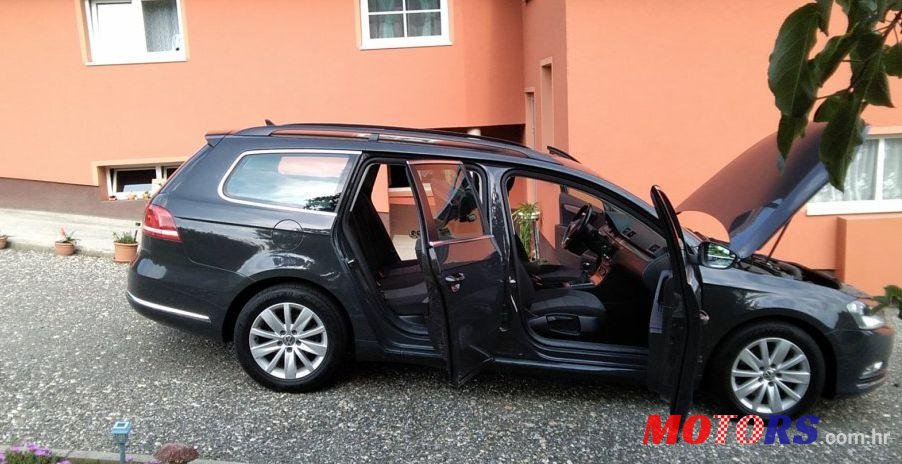 2012' Volkswagen Passat Variant photo #2