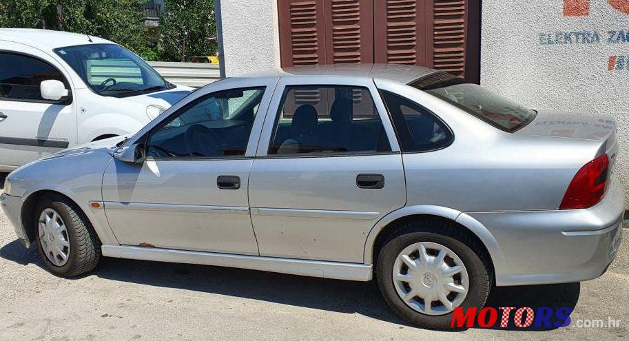 2000' Opel Vectra 1,6 I 16V photo #1