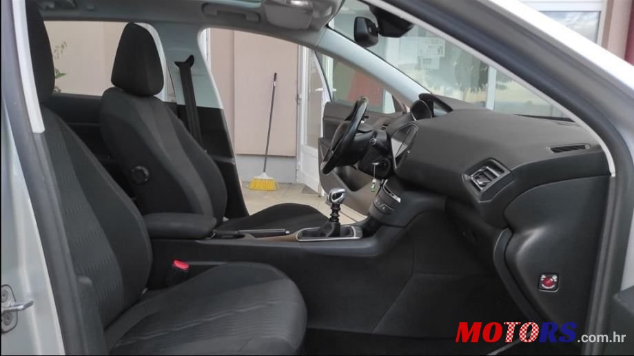 2015' Peugeot 308 Sw photo #6