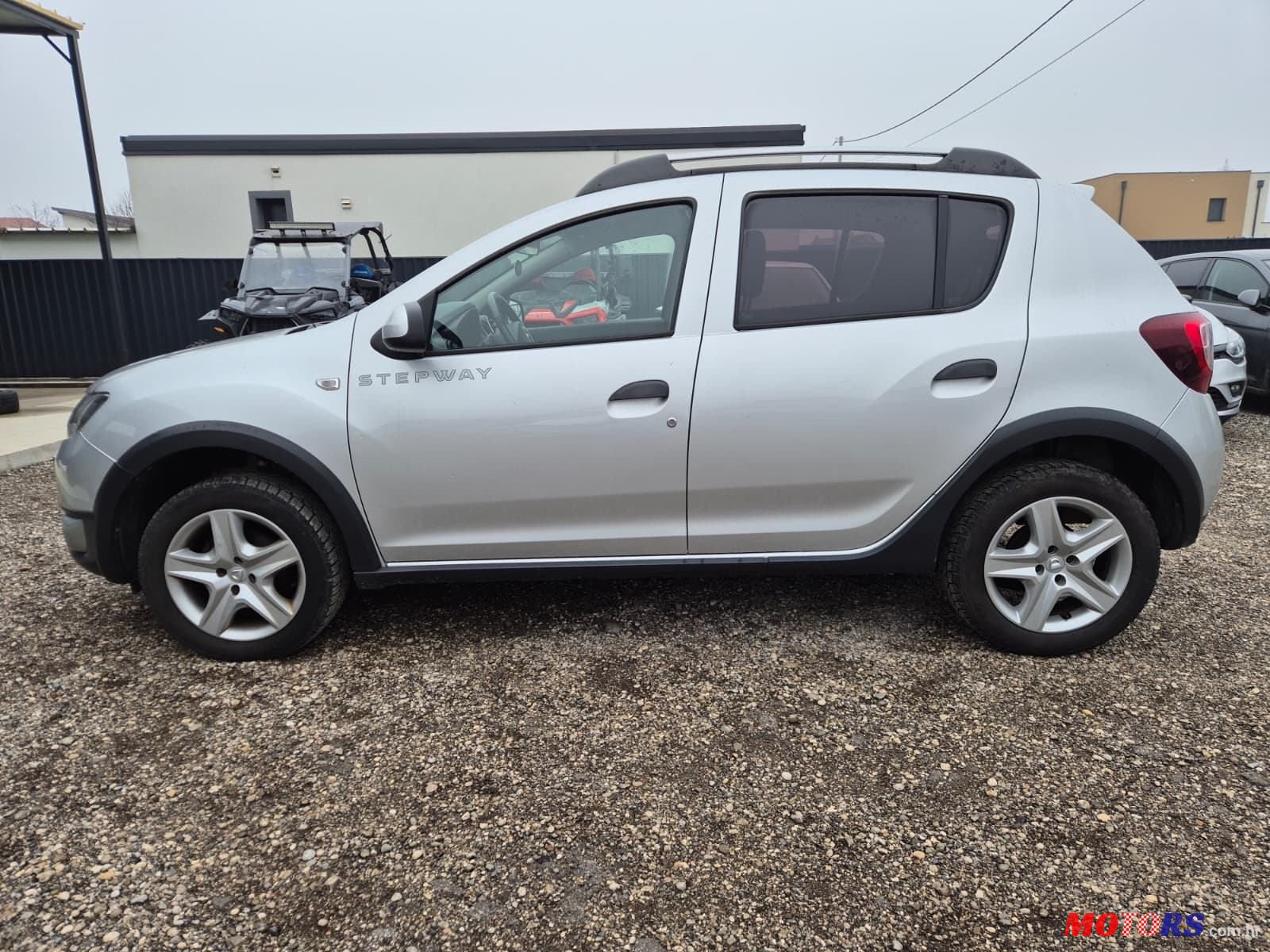 2016' Dacia Sandero photo #4