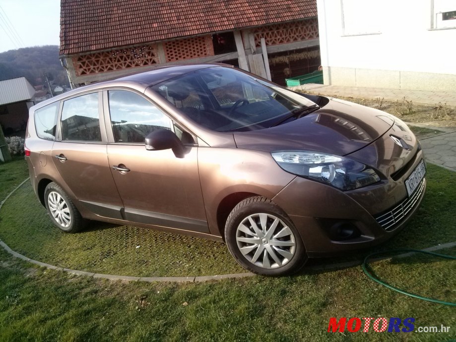 2009' Renault Grand Scenic photo #2