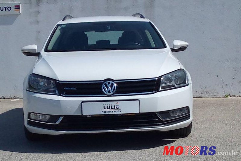 2012' Volkswagen Passat Variant photo #1