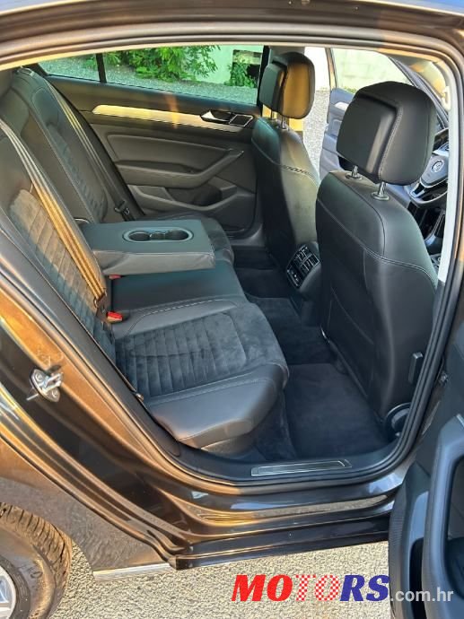 2018' Volkswagen Passat photo #6