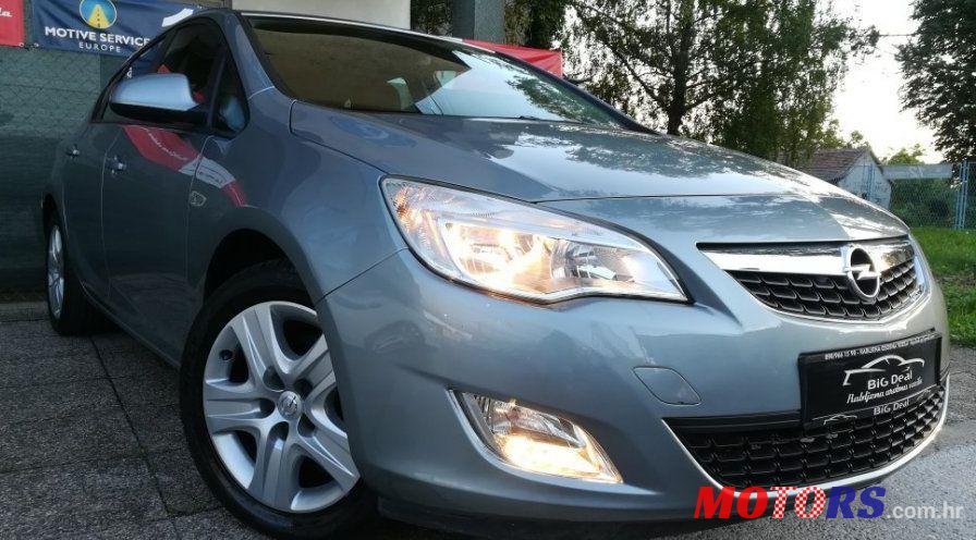 2010' Opel Astra 1,7 Cdti photo #1
