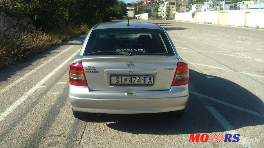 2004' Opel Astra Classic 1.7 Cdti photo #1