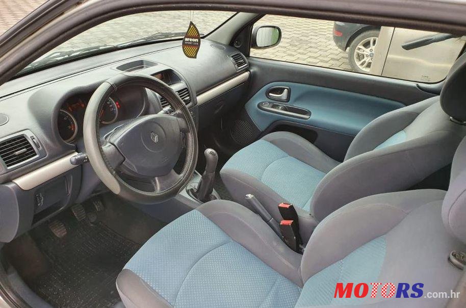 2006' Renault Clio 1.5Dci photo #4