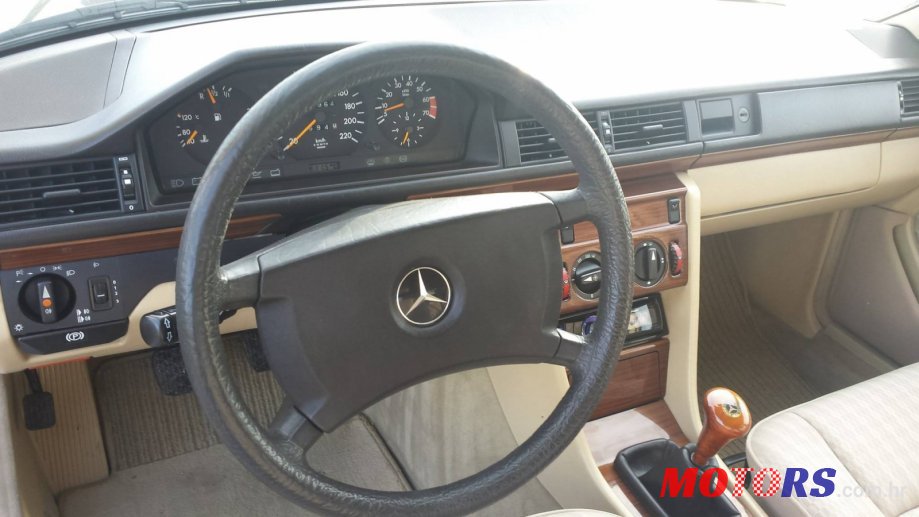 1991' Mercedes-Benz 200 photo #3