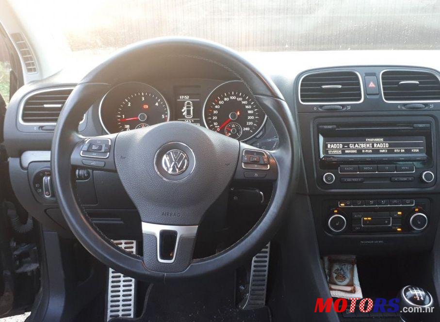 2011' Volkswagen Golf VI 1,6 Tdi photo #1