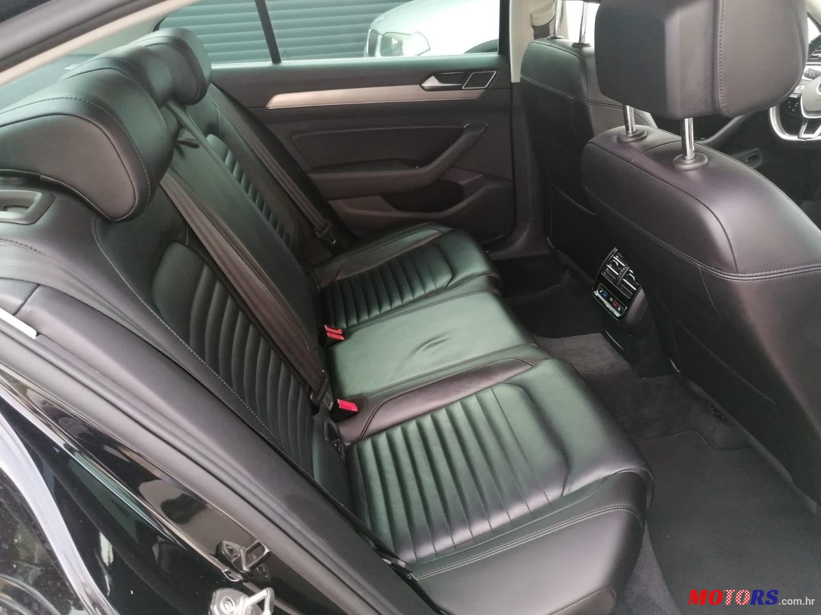 2015' Volkswagen Passat photo #5