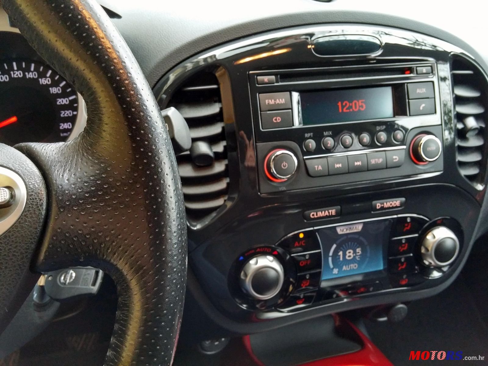 2012' Nissan Juke photo #3