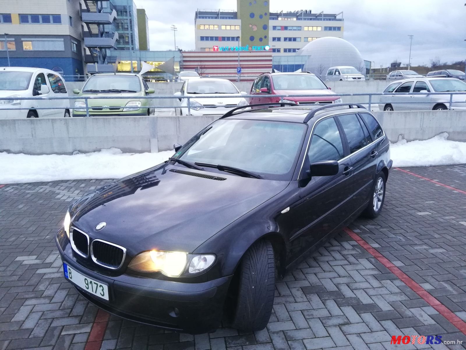 2003' BMW 320 320i Touring photo #2