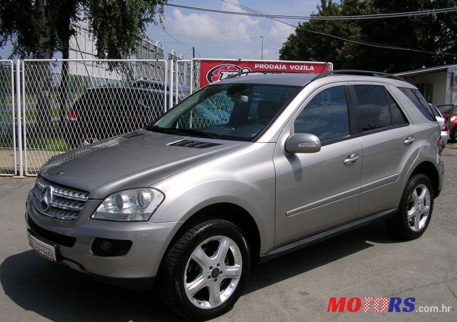 2008' Mercedes-Benz Ml 280Cdi photo #1