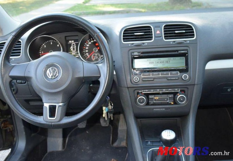 2010' Volkswagen Golf VI 1,6 Tdi photo #3