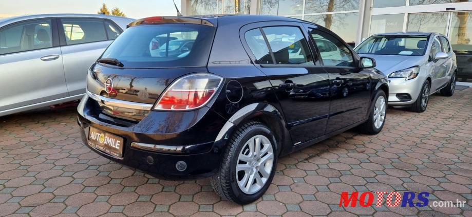 2008' Opel Astra photo #6