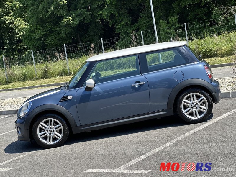 2010' MINI Cooper Cooper photo #3