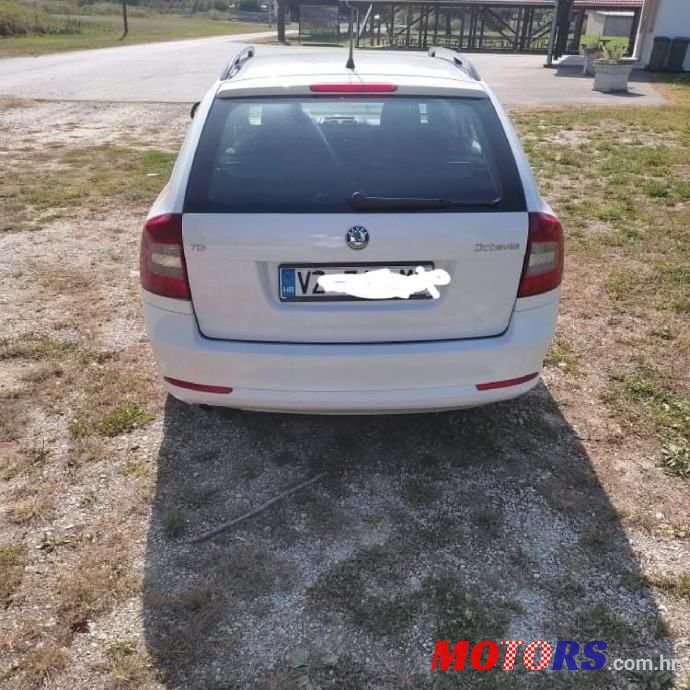 2012' Skoda Octavia Combi photo #2