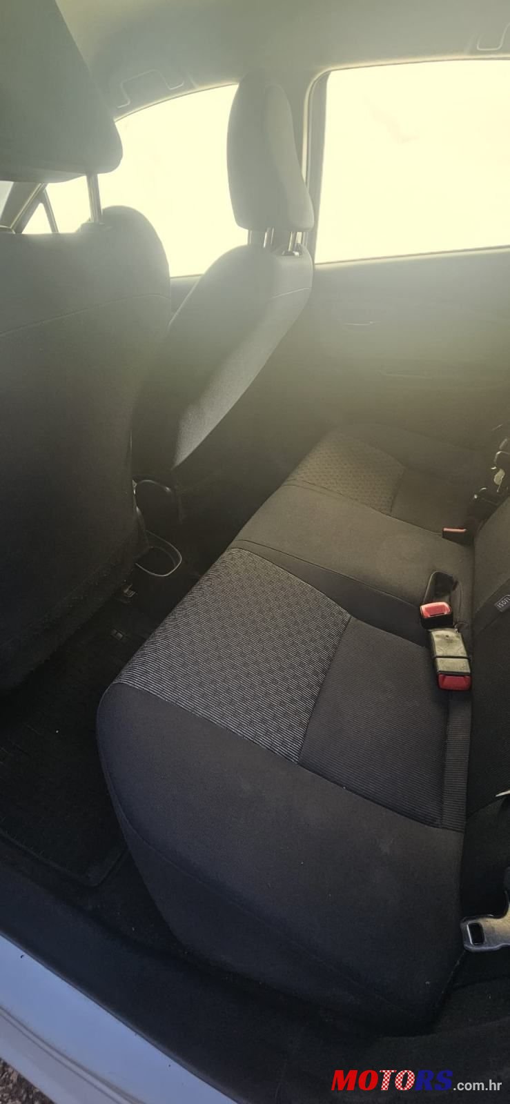 2015' Toyota Yaris 1,3 3 Vvt-I Sol photo #5