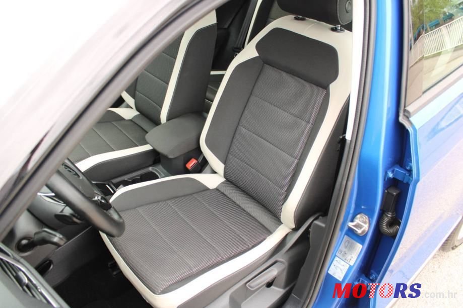 2021' Volkswagen T-Roc 2,0 Tdi photo #6