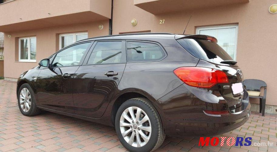 2012' Opel Astra Karavan photo #2