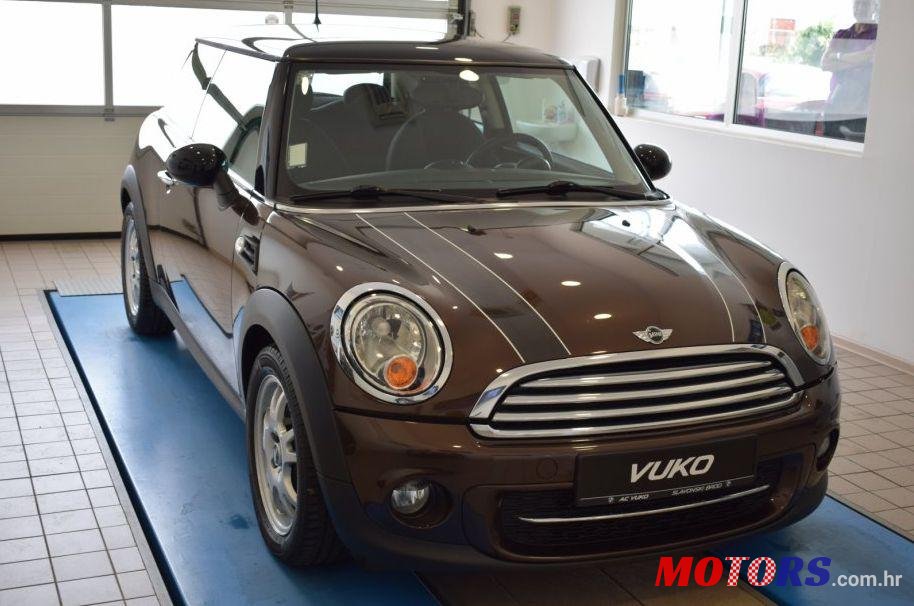 2011' MINI Cooper Cooper D photo #1