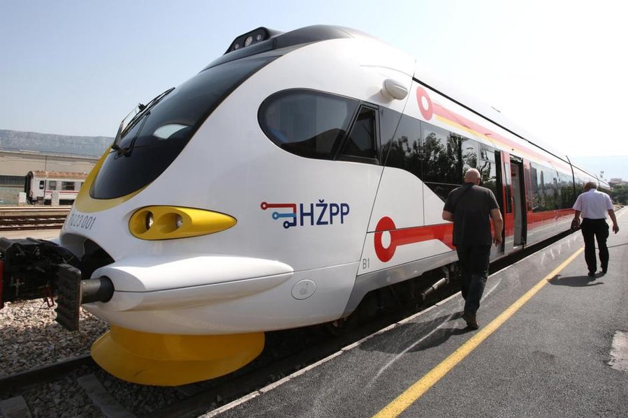 Umjesto modernog 'metroa' turiste s Kopilice vozi šinobus