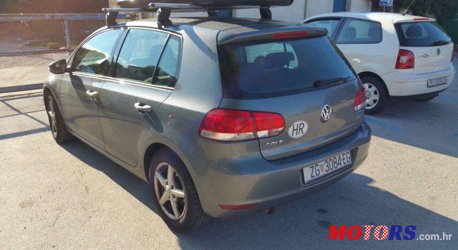 2010' Volkswagen Golf VI 1,6 Tdi photo #1