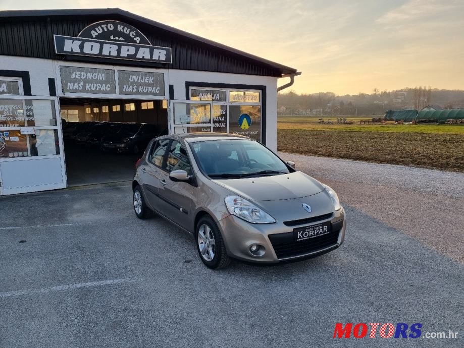 2011' Renault Clio photo #3