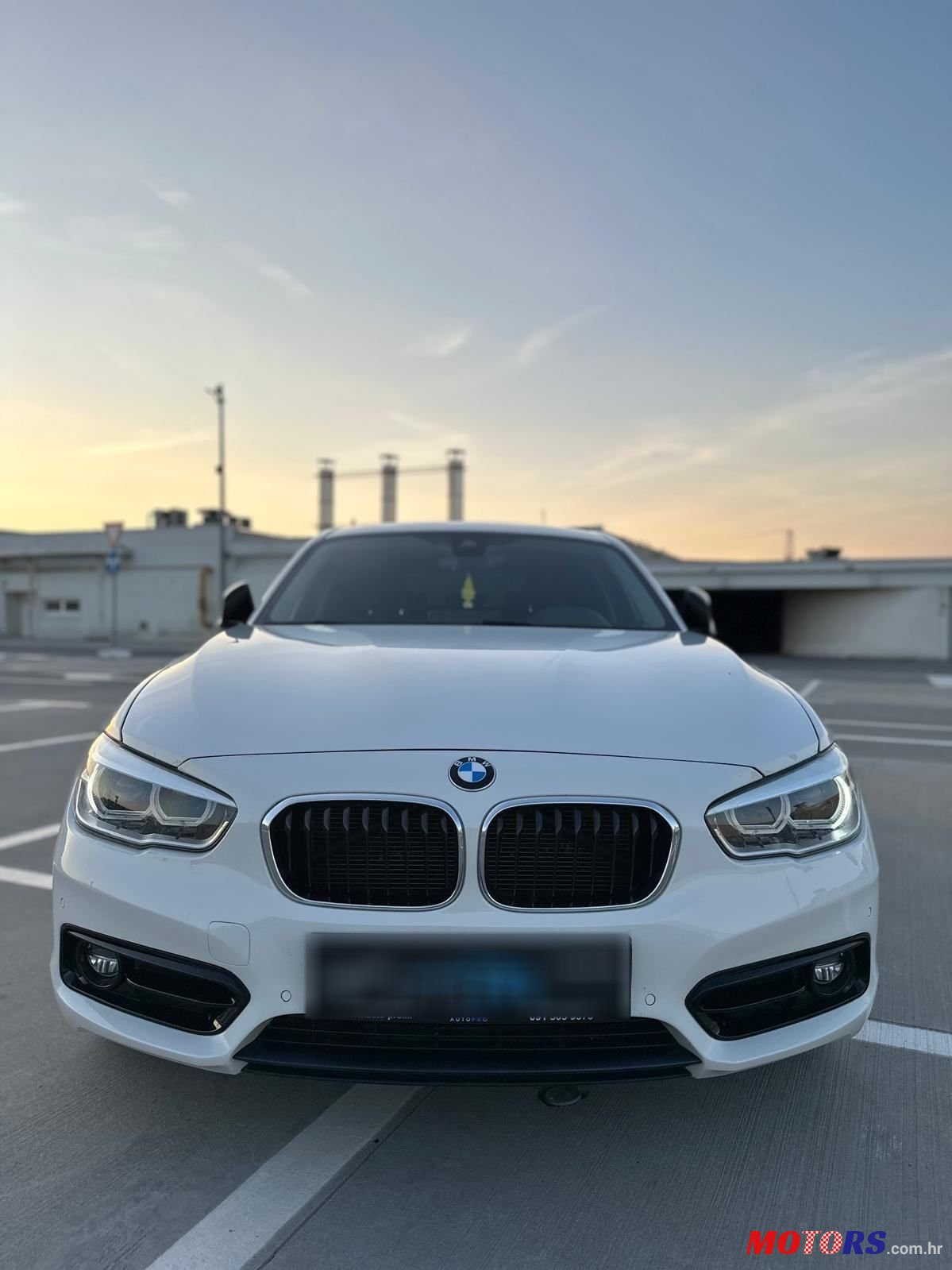 2016' BMW Serija 1 120D photo #6
