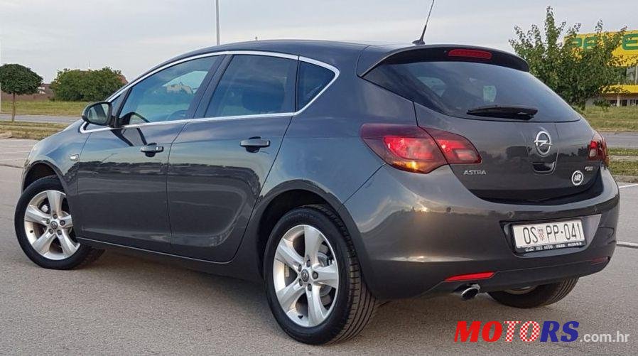 2012' Opel Astra 2,0 Cdti Sport photo #1