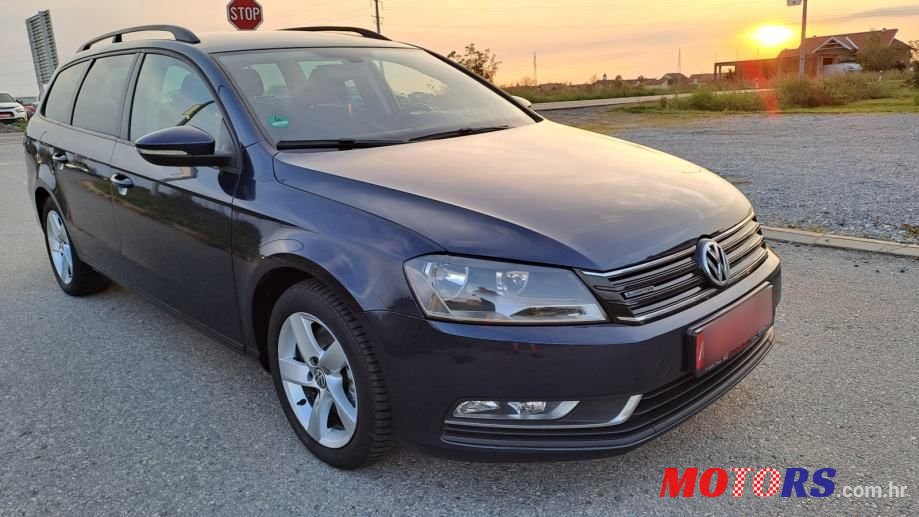 2013' Volkswagen Passat Variant photo #2