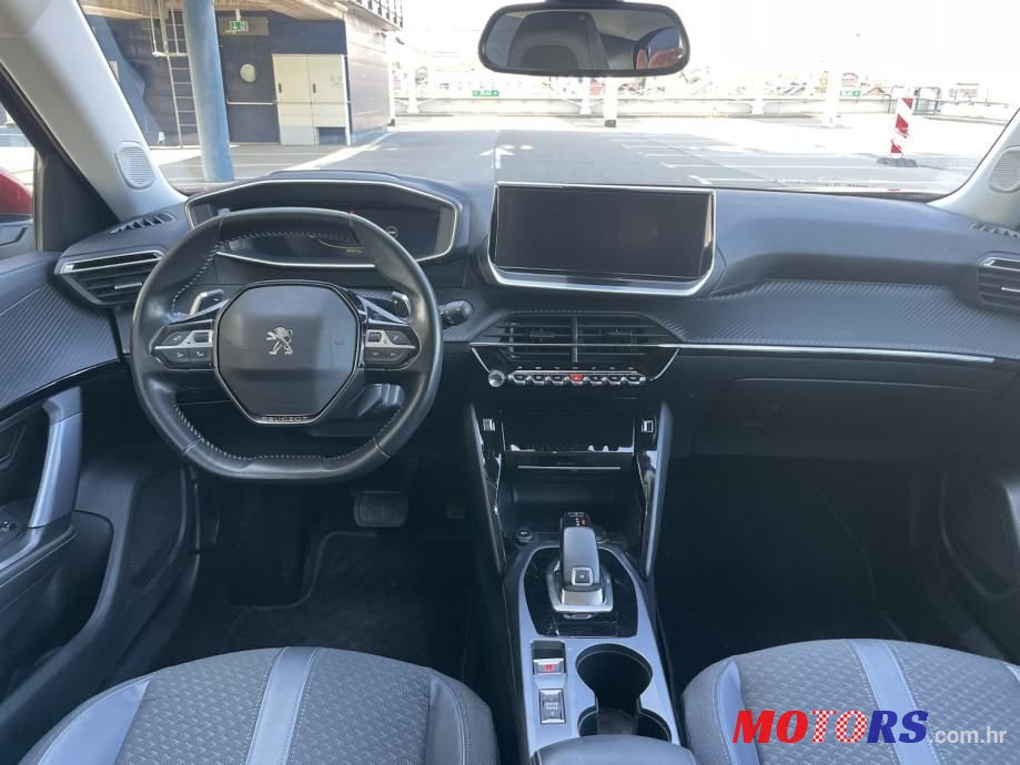 2020' Peugeot 2008 1,2 Puretech photo #6