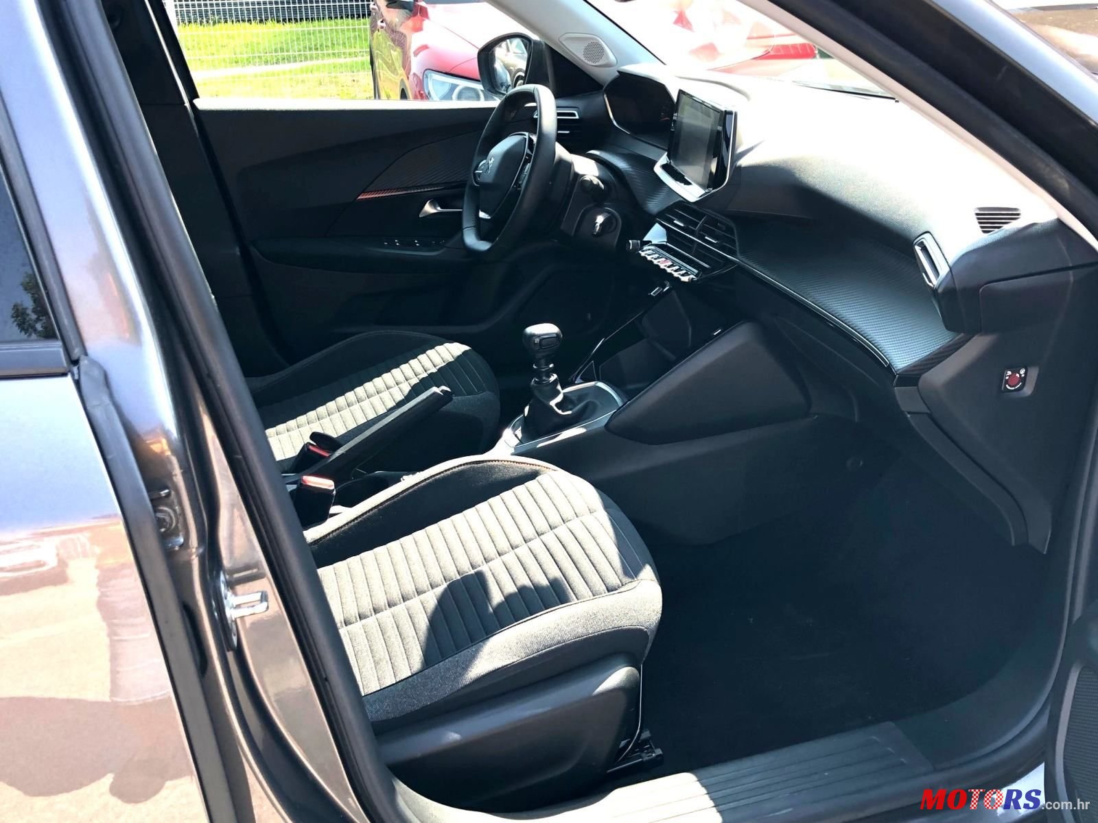 2021' Peugeot 2008 1,5 Bluehdi photo #4