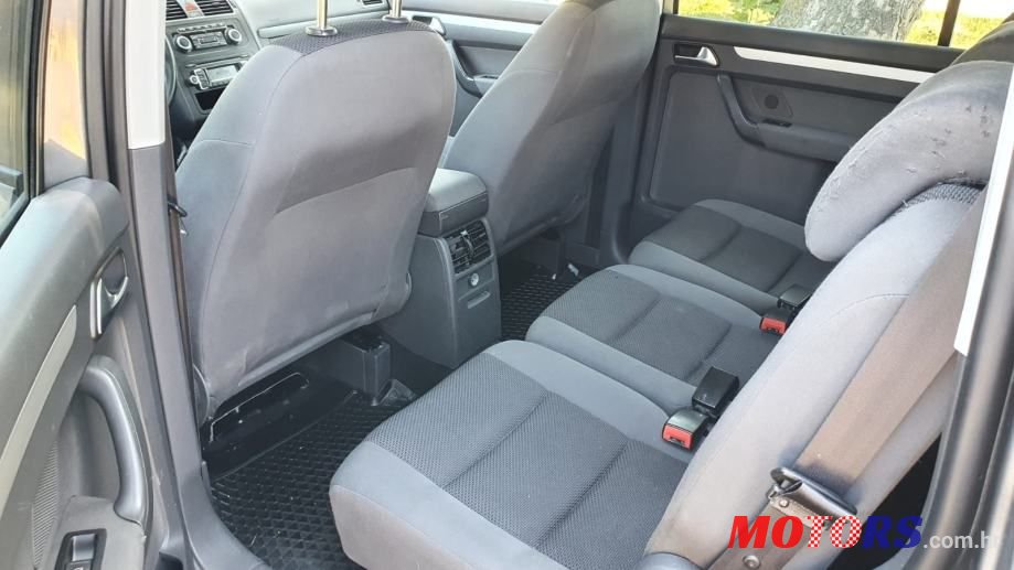 2011' Volkswagen Touran 1,6 Tdi photo #6