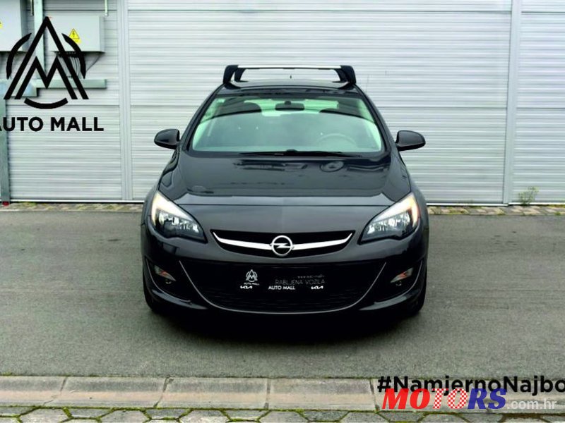 2014' Opel Astra photo #1