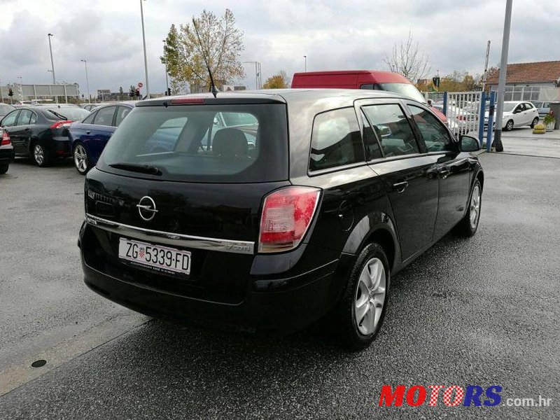 2010' Opel Astra Karavan photo #1