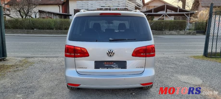 2011' Volkswagen Touran 2,0 Tdi photo #6