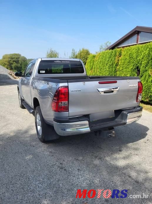 2017' Toyota Hilux photo #3
