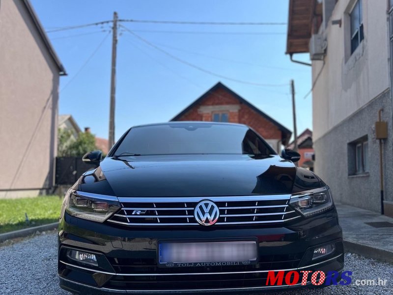 2017' Volkswagen Passat 4Motion photo #3
