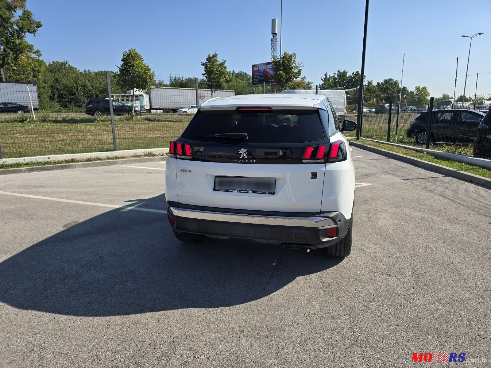 2018' Peugeot 3008 1,2 photo #3
