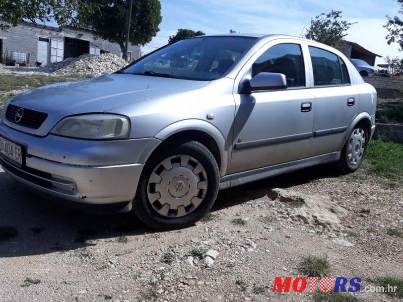 2005' Opel Astra 1,4 16V photo #1