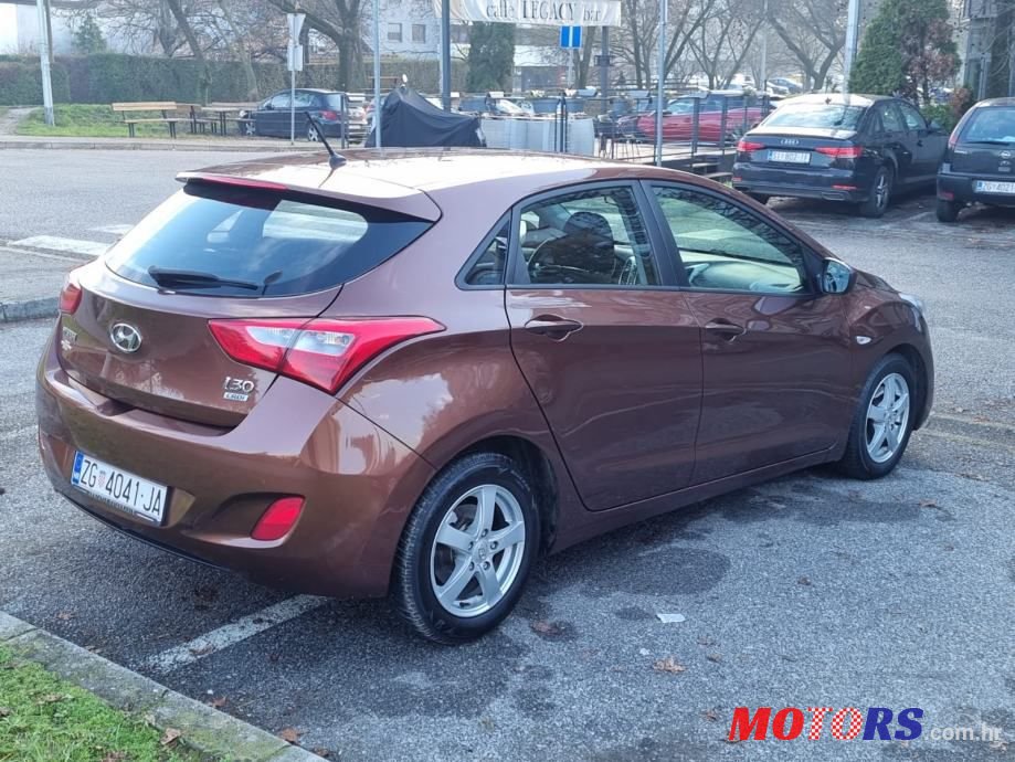 2012' Hyundai i30 photo #5