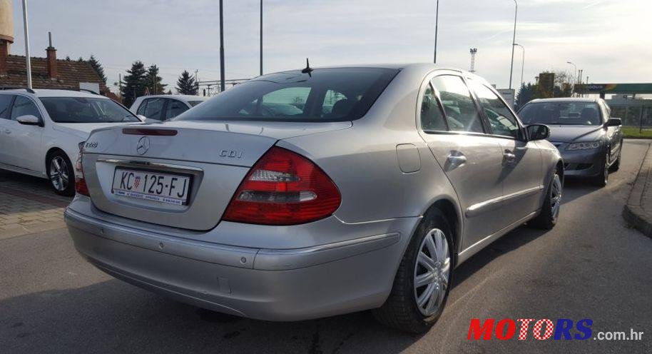 2002' Mercedes-Benz E-Class 220 Cdi photo #1