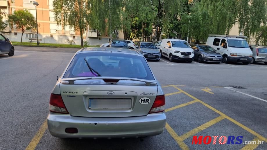 2000' Hyundai Accent photo #2