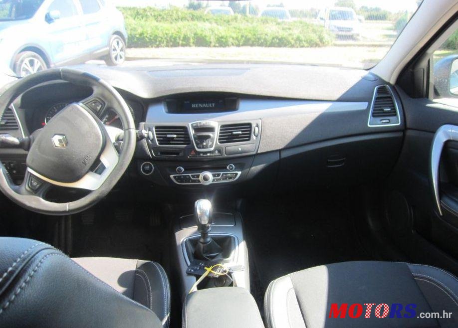 2011' Renault Laguna Grandtour photo #1