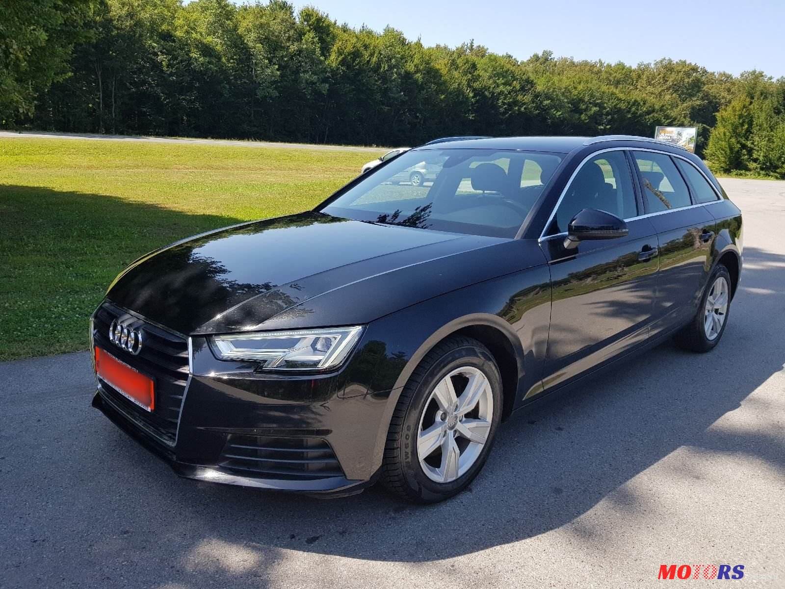 2019' Audi A4 Avant photo #2