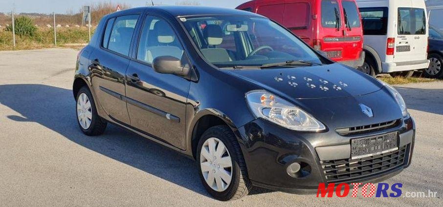 2011' Renault Clio 1,2 16V photo #1