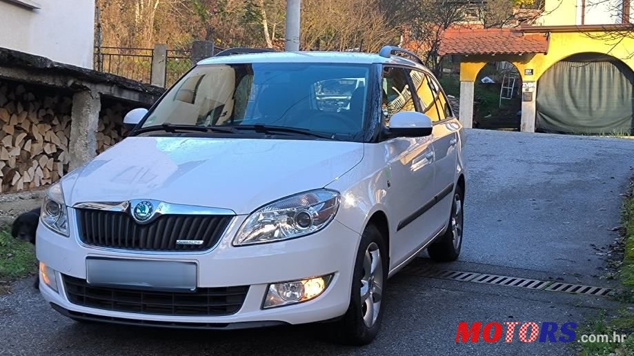 2011' Skoda Fabia Combi photo #2
