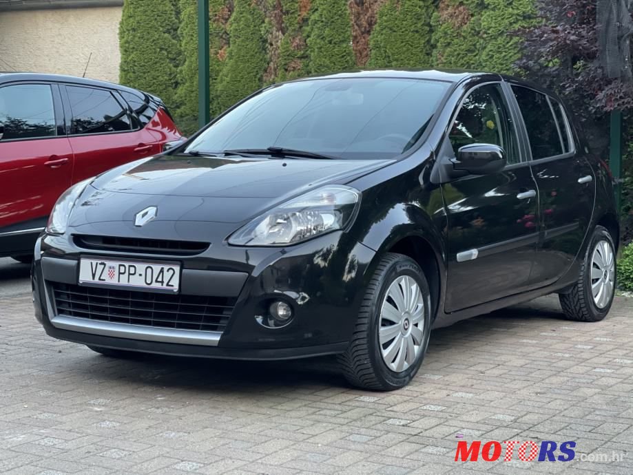 2010' Renault Clio photo #2