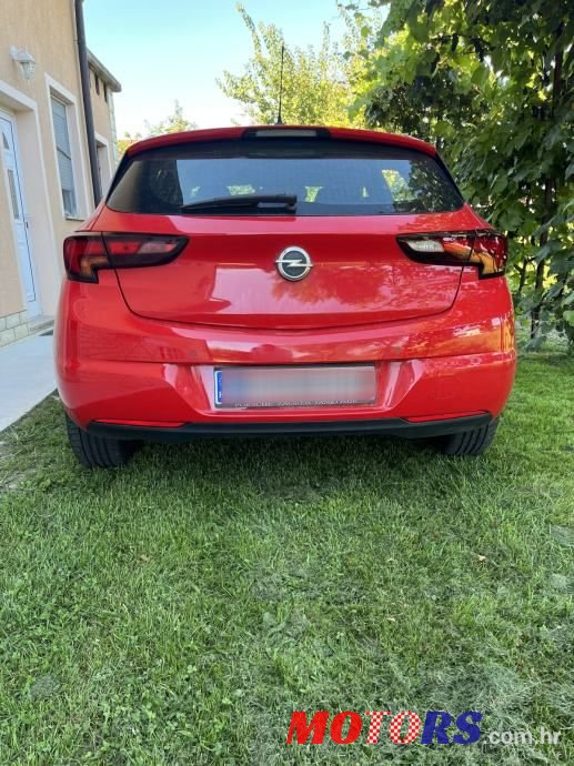 2018' Opel Astra photo #2