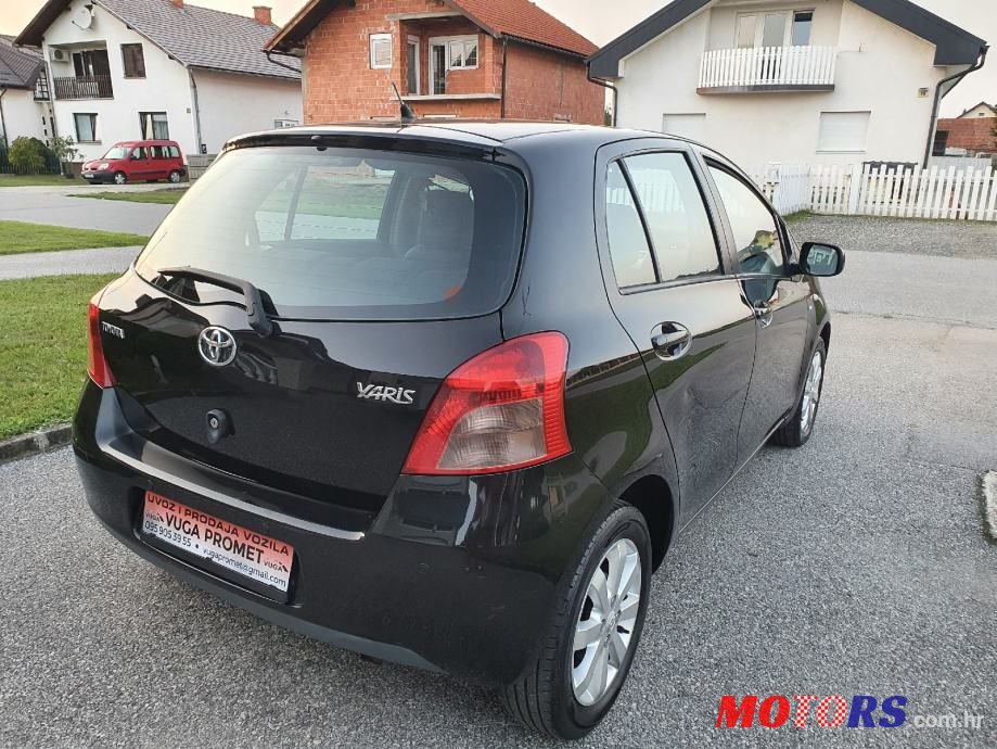2008' Toyota Yaris photo #6